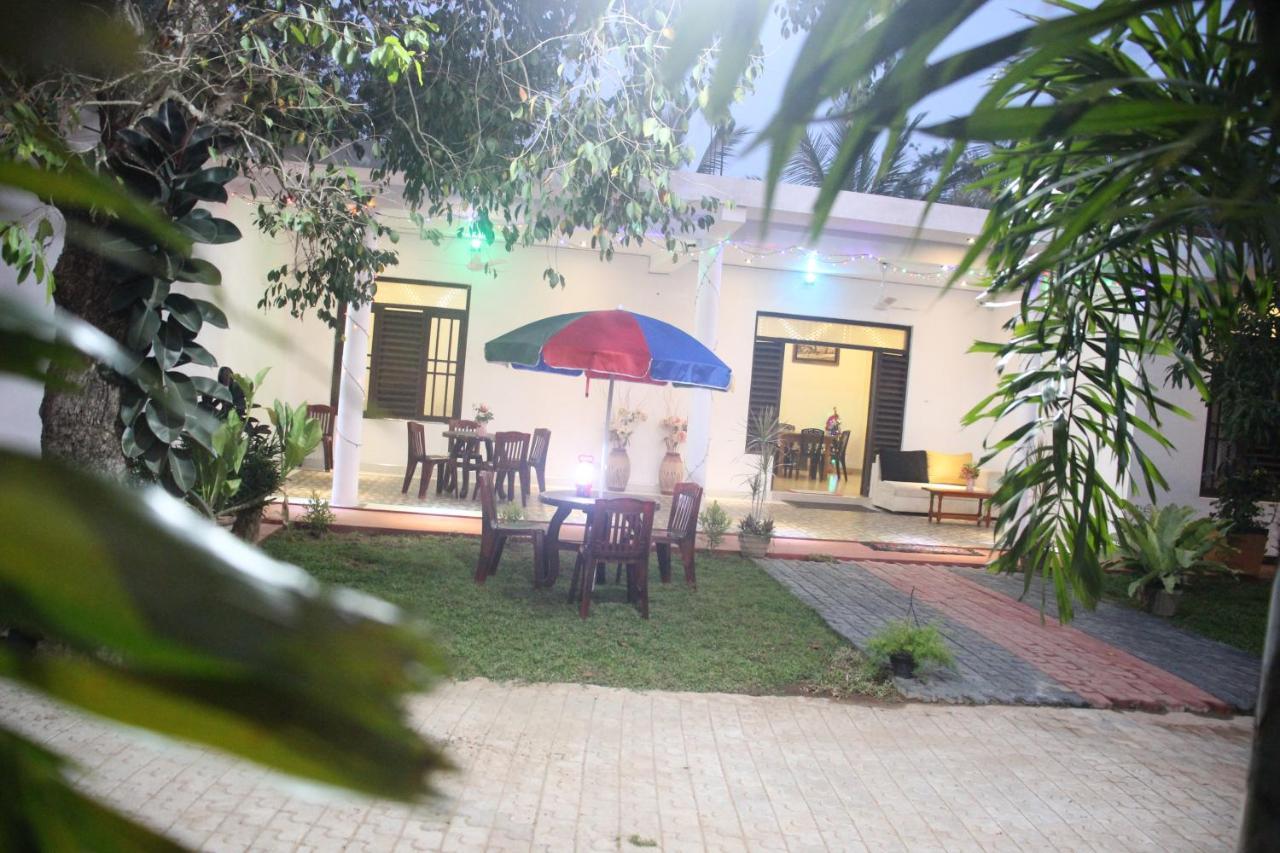 Miheen Hotel & Resort - Anuradhapura Mihintale Bagian luar foto