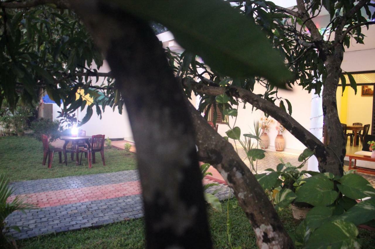 Miheen Hotel & Resort - Anuradhapura Mihintale Bagian luar foto
